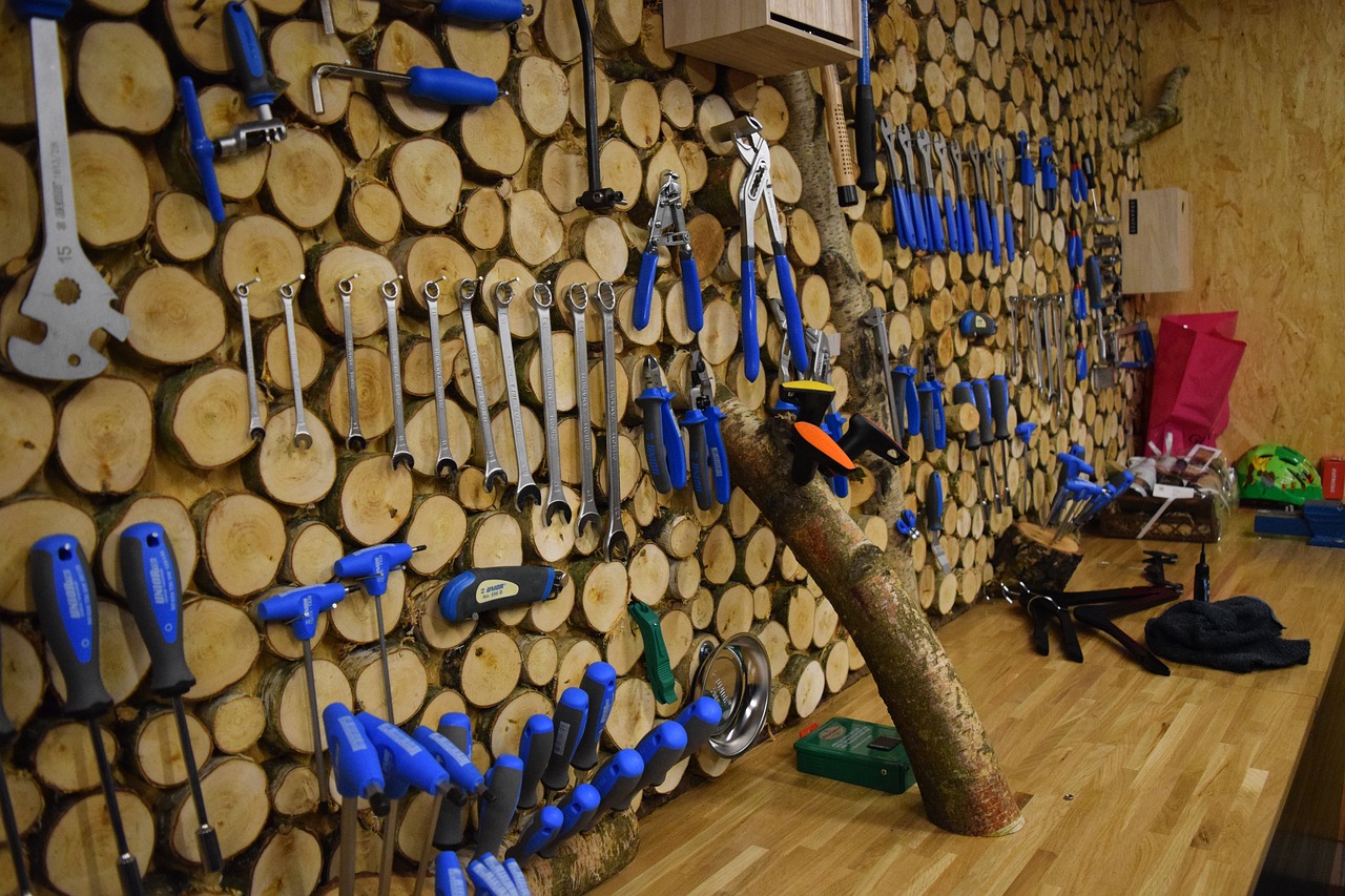 Build a Wooden Wine Bar: Do It Yourself